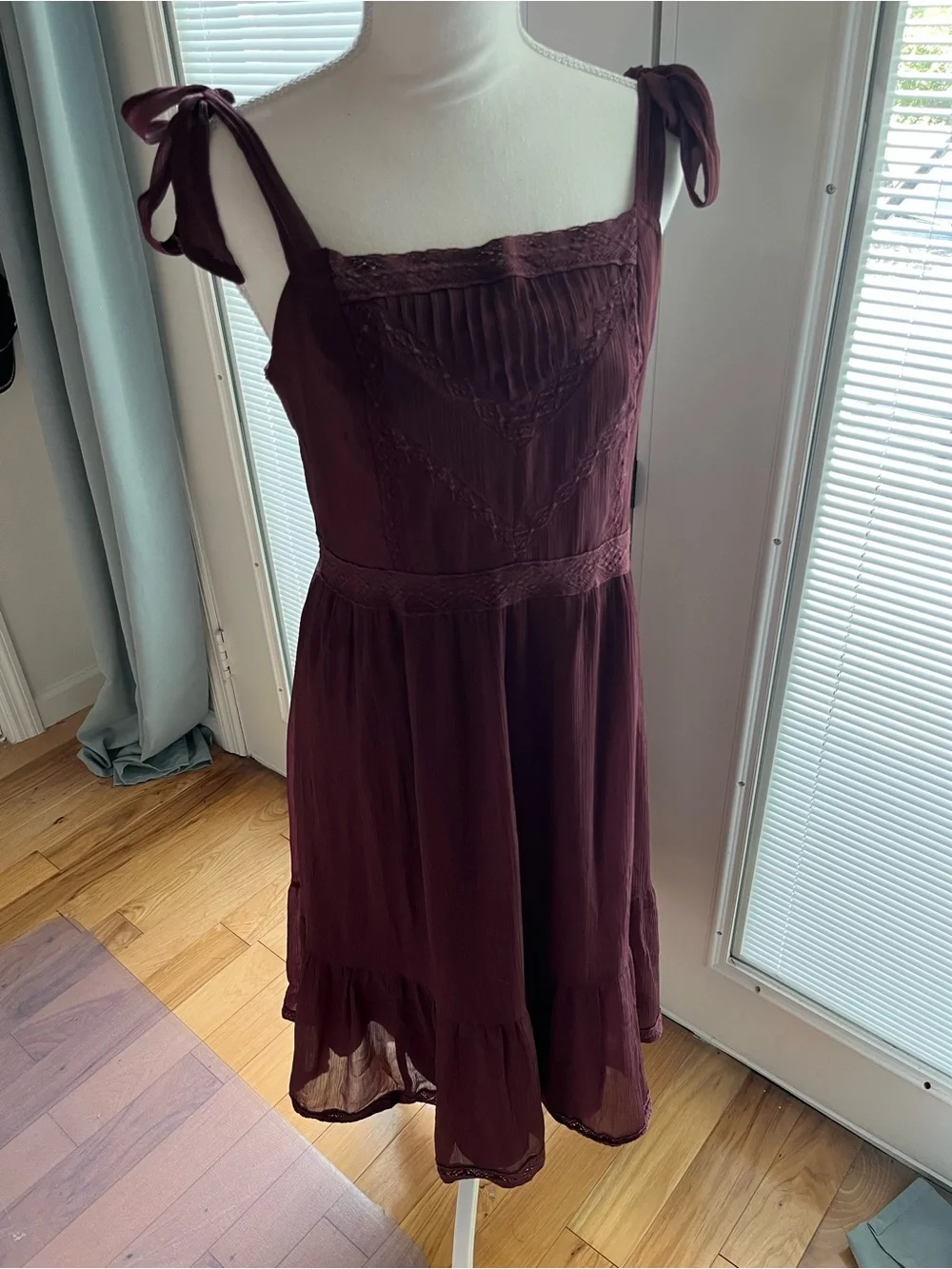 Abercrombie & Fitch: Tie-Strap Chiffon Pleated Midi Dress M